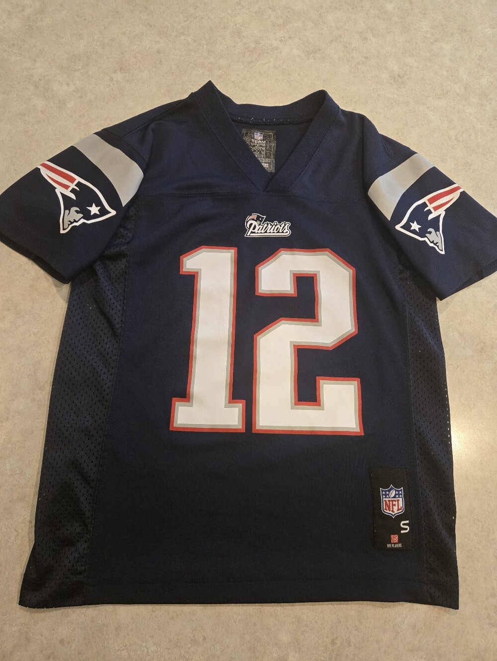 Tom Brady New England Patriots Football Jersey - Youth Small.